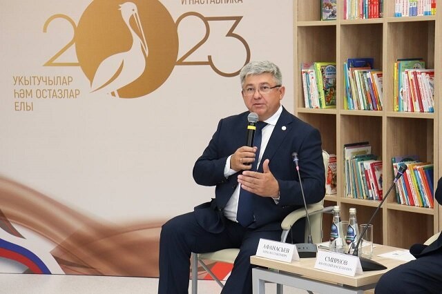 Глава Зеленодольского района РТ анонсировал выплаты в 50 000 рублей молодым учителям