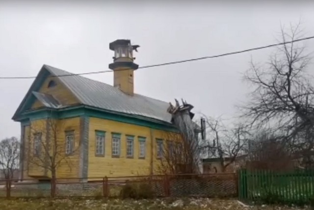 Часть минарета мечети в Татарстане сорвало ветром – видео