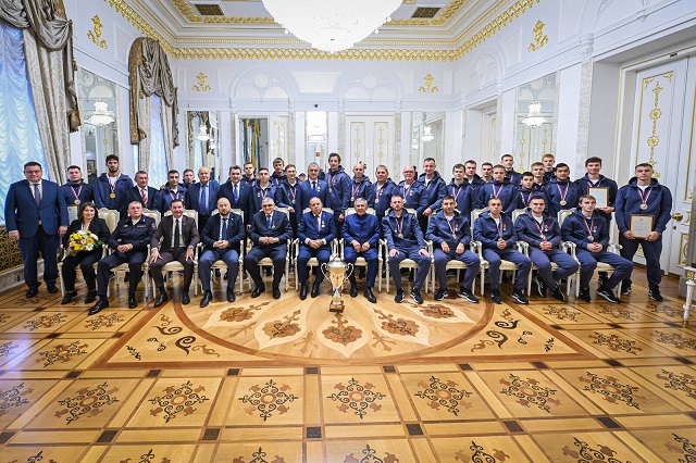 Минниханов поздравил клуб «Динамо – Ак Барс» с титулом чемпиона РФ по хоккею на траве