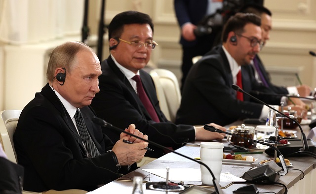 Путин: переговорщики России и Украины готовы встречаться после 22 июня