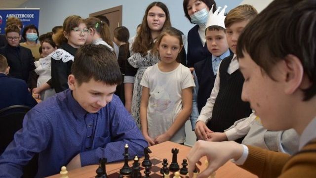 В Челнах по нацпроекту «Образование» открыли шахматный класс