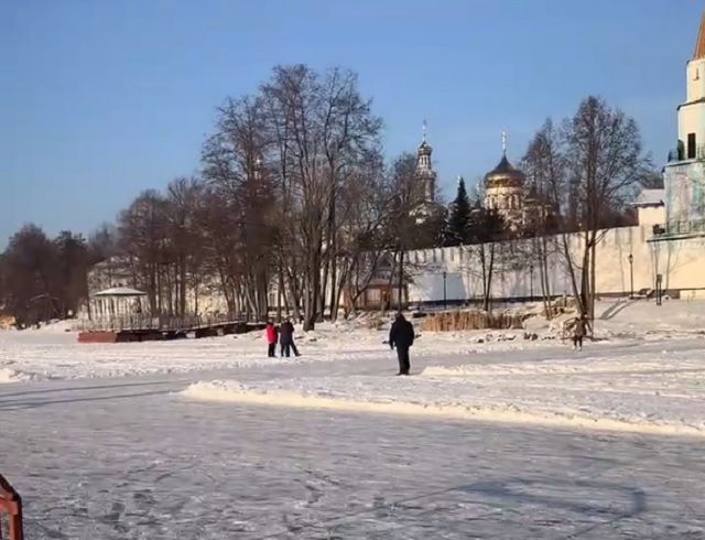 Бесплатный каток открыли на озере рядом с Раифским монастырем 