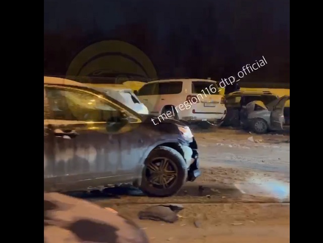 Массовое ДТП парализовало движение на Кировской дамбе в Казани