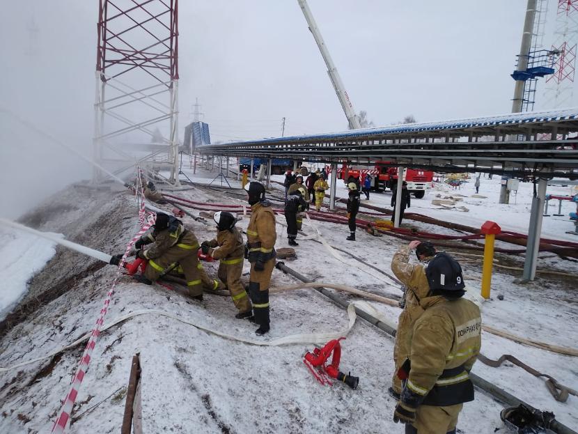 Утром на территории насосной станции в Нижнекамске вспыхнул пожар