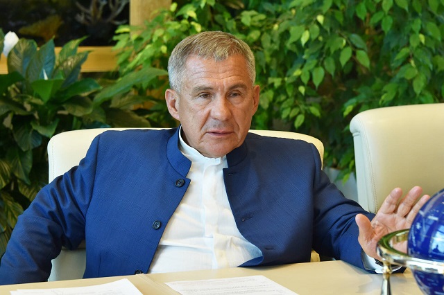 Минниханов рекомендовал ввести масочный режим в трудовых коллективах