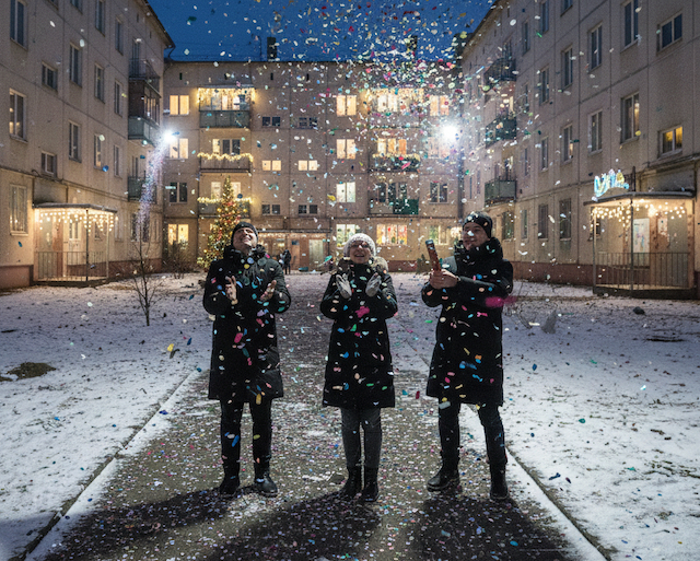 Татарстанцев предупредили о штрафах за конфетти от новогодних хлопушек во дворе дома