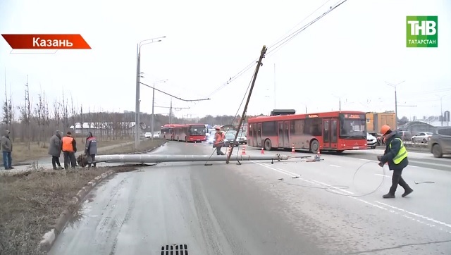 Столб рухнул — город встал: как в Казани образовалась семикилометровая пробка