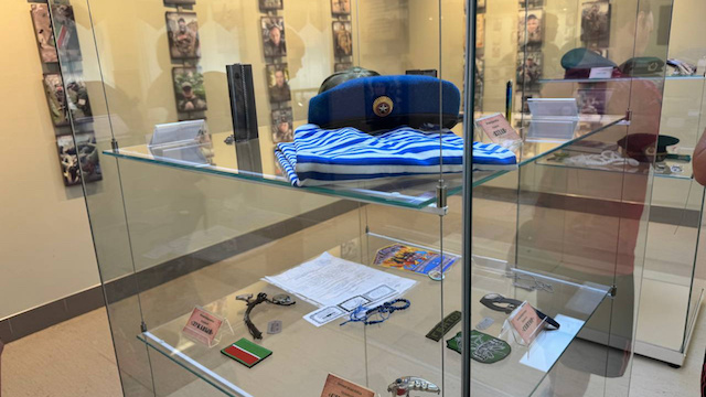 «Будни героя»: татарстанцы посетили выставку, посвященную бойцам СВО