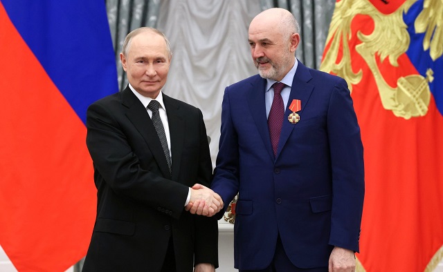 Уникальный снимок ирбиса подарили Путину