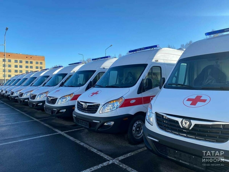 Рөстәм Миңнеханов район хастаханәләренә 50 ашыгыч ярдәм автомобиле тапшырды