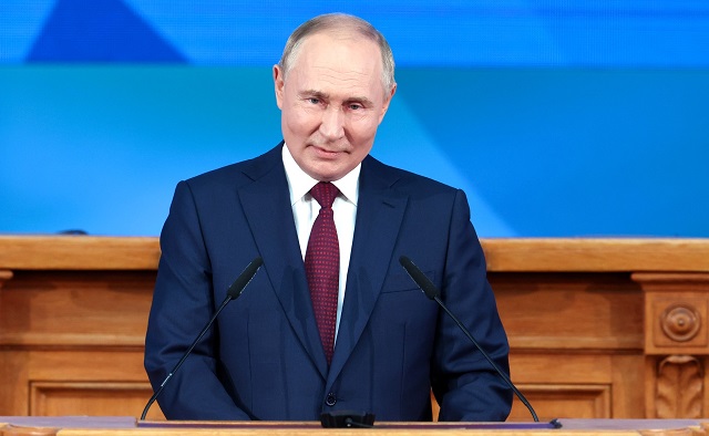 Путин заявил о росте числа женщин-предпринимателей в России
