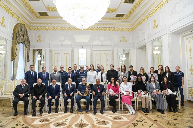 Рөстәм Миңнеханов Казан Кремлендә «Динамо-Ак Барс» командасын Россия Кубогы яулаулары белән котлады