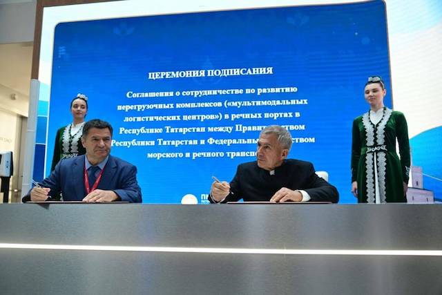 Минниханов и глава Росморречфлота подписали соглашение для развития логистики