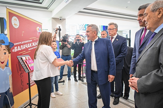 Рустам Минниханов принял участие в съезде учителей татарского языка и литературы