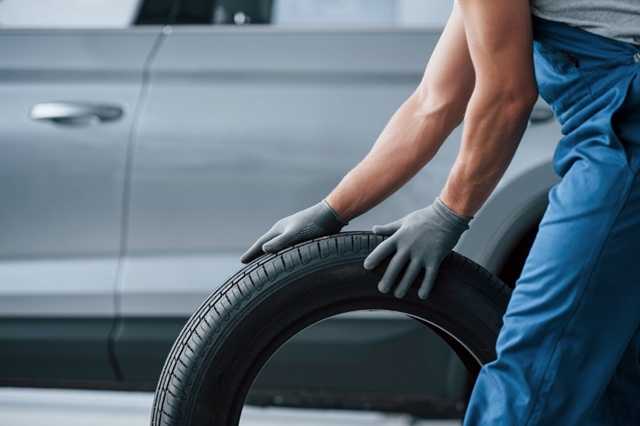 «Пора»: автомобилистам назвали оптимальные даты для замены шин