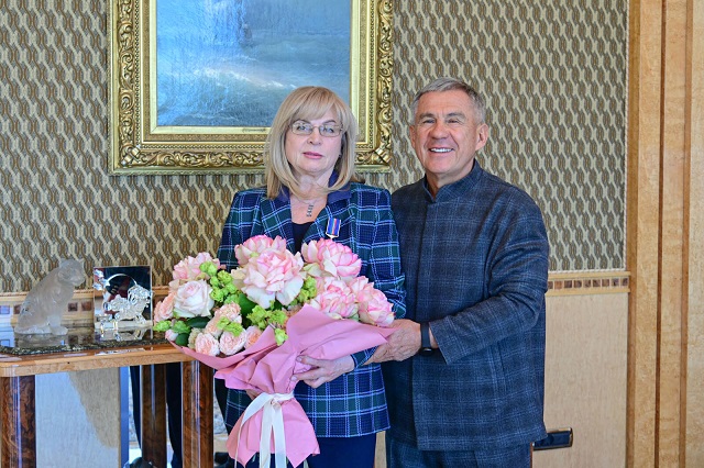 Орден «Дуслык» вручил Минниханов Памфиловой
