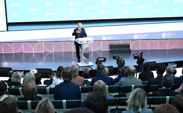 Президент РФ назвал священным право людей жить «по законам природы»