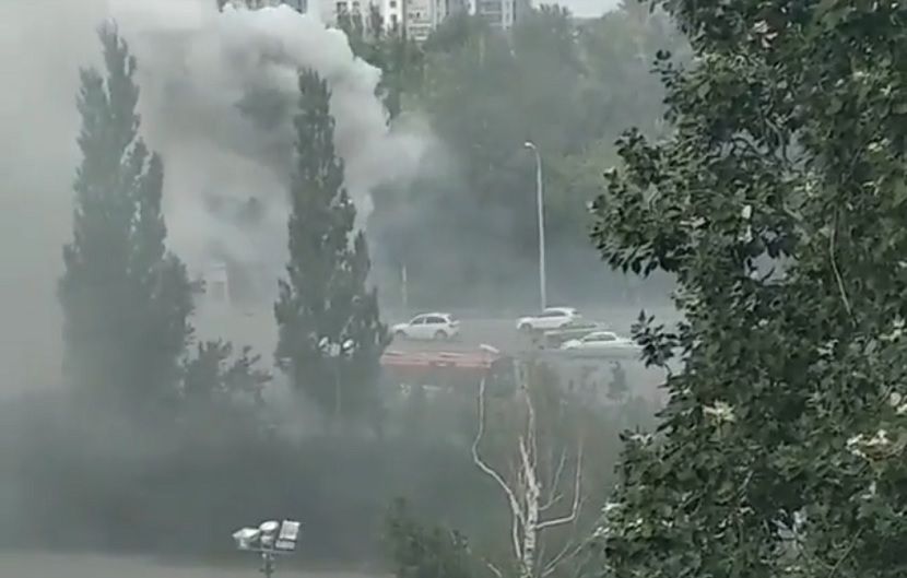 На улице Декабристов в Казани вспыхнул пассажирский автобус