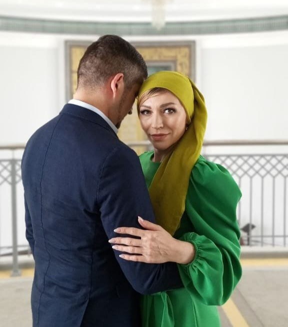 Татар эстрадасы артисты Айгөл Закирҗанова никах укыткан