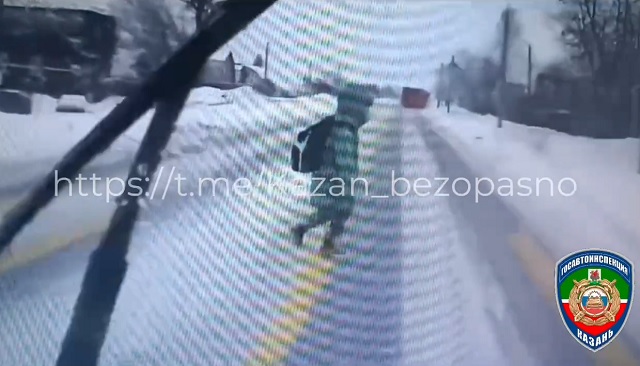 Момент наезда автобуса на ребенка в Казани попал на видео