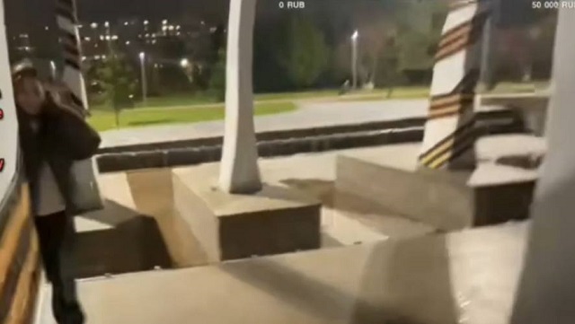 Уголовное дело возбудили на подростков, осквернивших фонтан с Георгиевской лентой в РТ