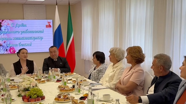 "Сез – безнең төп яклаучы": Рөстәм Миңнехановтан киләсе сайлауларда катнашуны сорадылар