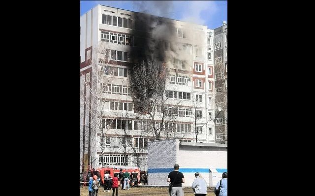 В Челнах загорелся девятиэтажный жилой дом – видео