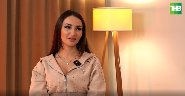 Бейне сатушымен порно