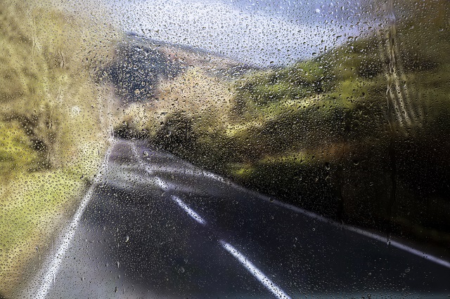 Яростное пекло под +45 градусов и сильные дожди в регионах РФ анонсировал Вильфанд