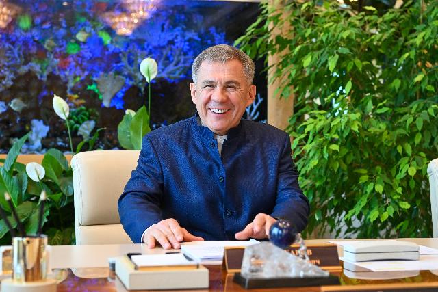 Рустам Минниханов поздравил работников скорой помощи Татарстана