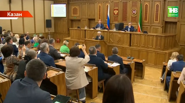 Фәрит Мөхәммәтшин журналистларга: Сез халыкны хакимият белән бәйләп торучылар