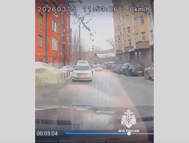 Часть кровли многоквартирного дома обвалилась в Вахитовском районе Казани