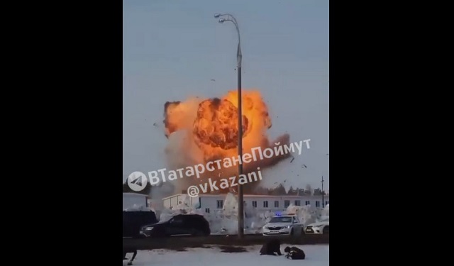 Момент атаки беспилотника на предприятие в Елабуге попал на видео