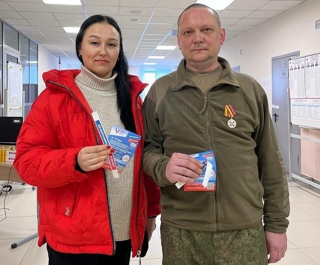 Первым проголосовавшим на президентских выборах в Казани стал участник СВО