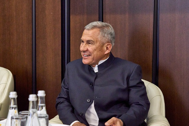 Минниханов обсудил с Абрамовым вопросы создания Центра тюркологии на территории Алтая