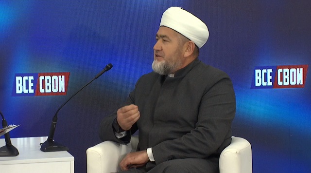 Равил хәзрәт Зөфәров: "Дәүләтебезнең чикләрен саклаган адәм баласының 1 сәгате 60 көн уразага тиң"