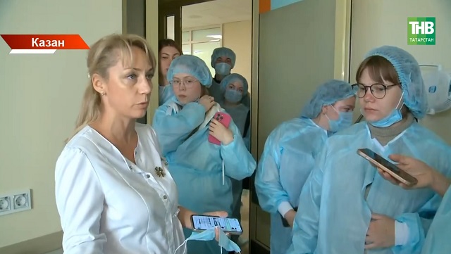 Бала табачак әниләр Казанның 7нче хастаханәсендәге Перинаталь үзәккә экскурсиягә килде