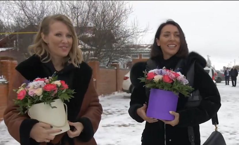 Певица Алсу приняла Ксению Собчак в родном селе Уяндыково в Башкирии