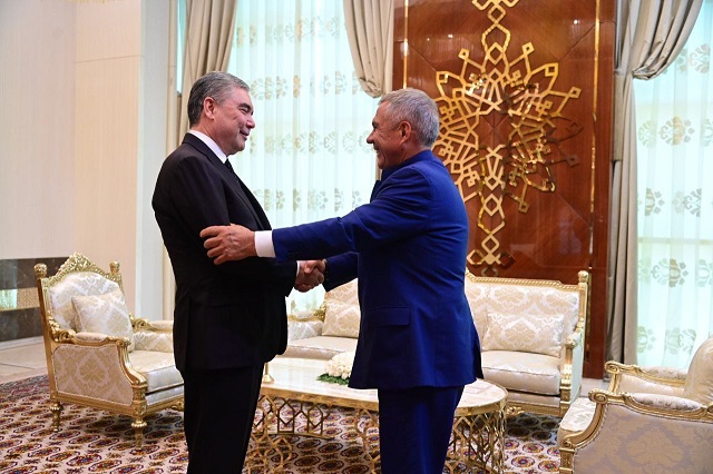 Минниханов встретился с подарившим ему Акдуса Бердымухамедовым