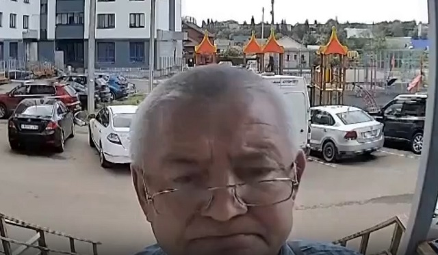 «Я вас не поняла»: житель Уфы схлестнулся с домофоном - видео