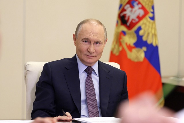 Путин поздравил полки и бригаду ВС России с присвоением наименований «гвардейские»