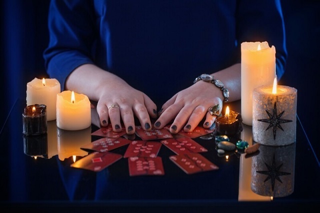 В РТ школьница похитила у родителей 76 000 рублей и потратила их на «снятие порчи»