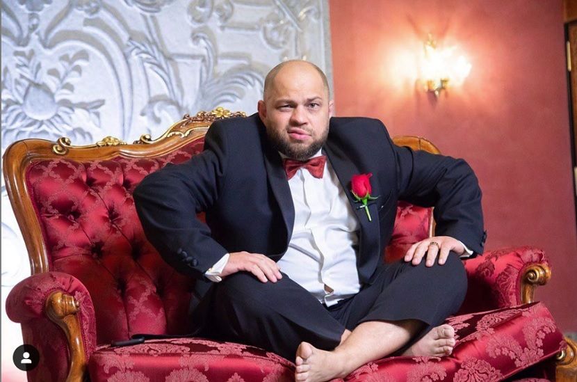 Один из «Уральских пельменей» вынужден вернуться на завод из-за безденежья