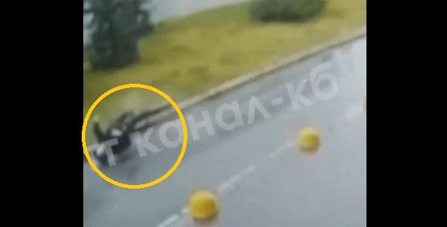 Момент падения парня из окна 19-го этажа дома попал на видео в Казани (18+)