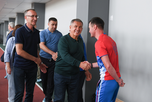 Минниханов осмотрел отремонтированную спортшколу «Олимп» в Ютазинском районе РТ