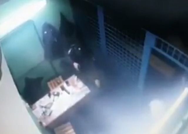 Расстрелявшего коллег полицейского из Москвы посадили на 19 лет – видео