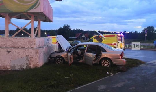 В Набережных Челнах пьяный лихач влетел в толпу людей