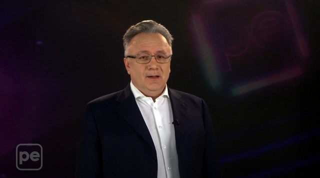 Вышедший с лопатой чистить двор от снега Ильшат Аминов: черный буран сплотил татарстанцев