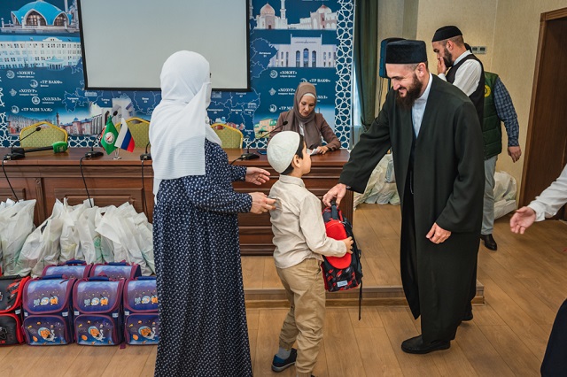 Более 140 детей из Татарстана получили портфели и школьные принадлежности от ДУМ РТ