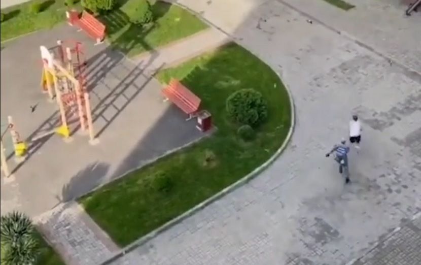 Видео дня: пятеро росгвардейцев играют в догонялки с нарушителем обсервации